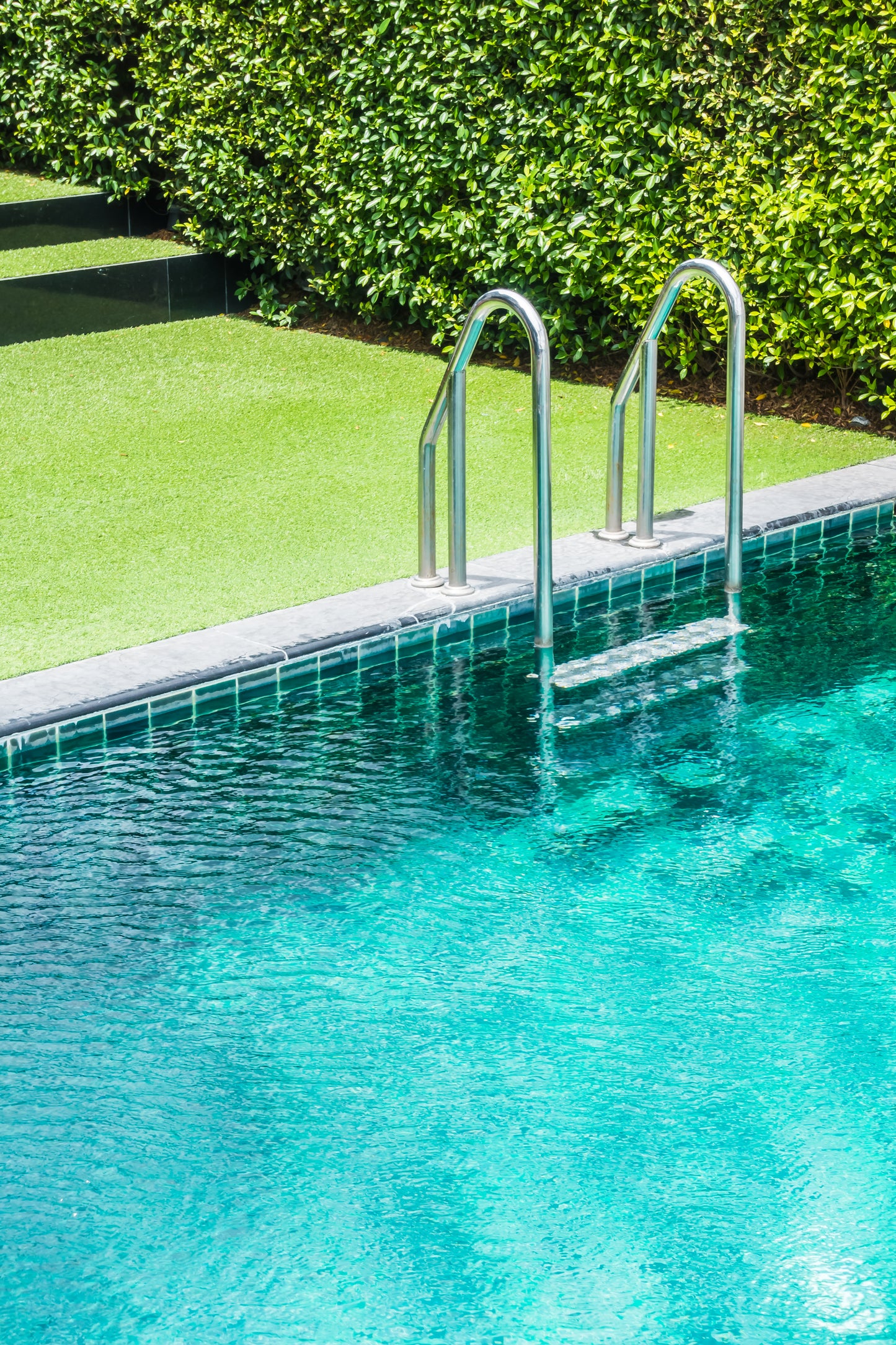 Simple & Appealing Swimming Pool